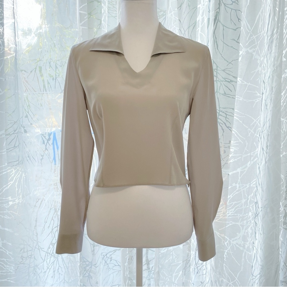 EMPORIO ARMANI LIGHT GRAY SILK COLLARED V-NECK LONG SLEEVE CROP BLOUSE TOP